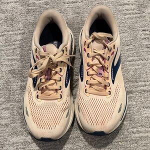 Brooks Peach and Navy Women's Running Sneakers
